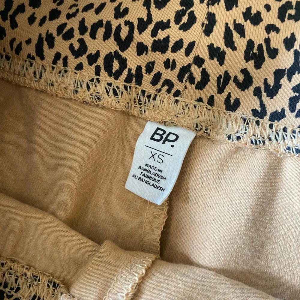 BP Nordstrom High Waist Bike Shorts In Tan Sketched Animal NEW XS